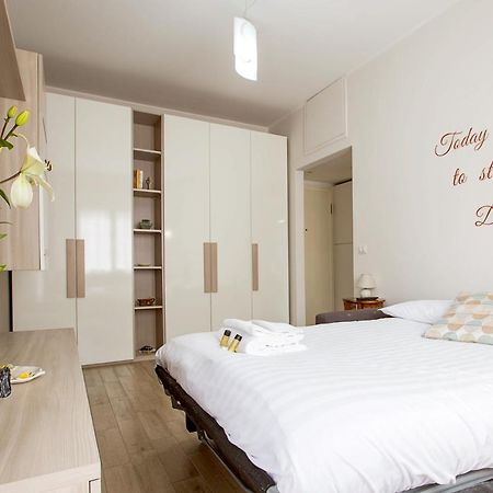 Lorenteggio Studio Apt Milano Exterior foto