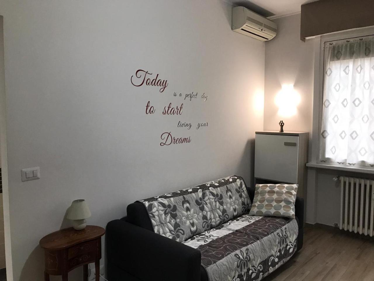 Lorenteggio Studio Apt Milano Exterior foto